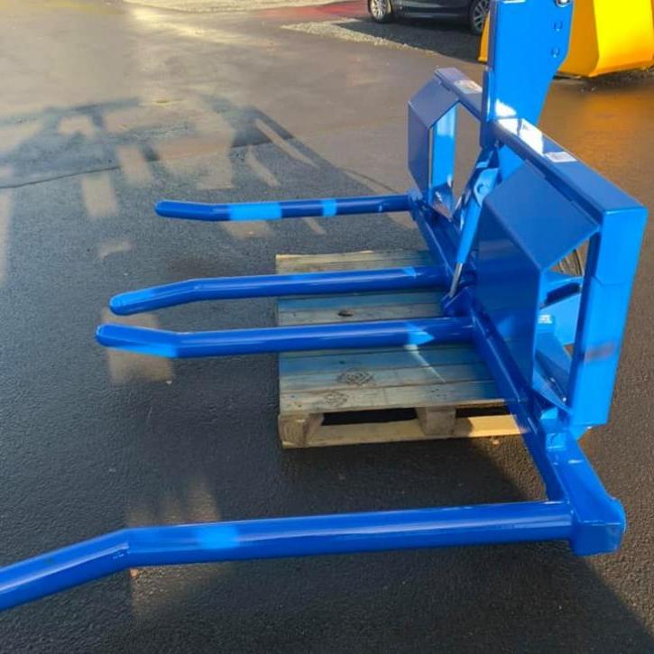 HD double fold up wrapped bale handler finished in New Holland blue